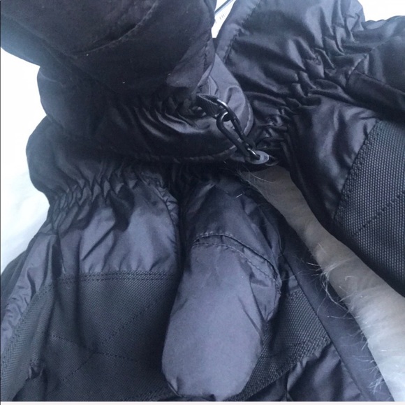 Isotoner M/L NWT Ultradry Sports Gloves Black - Picture 4 of 4